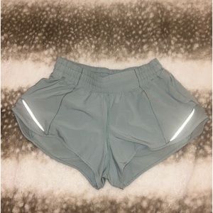 Lululemon Hotty Hot Low-Rise Lined Short 2.5” - Hazy Jade